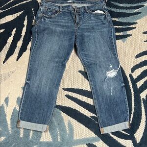 Old Navy 8 Distressed Women Jean capris
